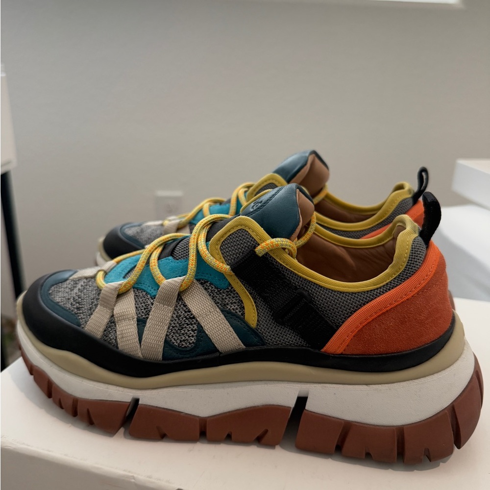 Chloe Sneaker Size 8 women